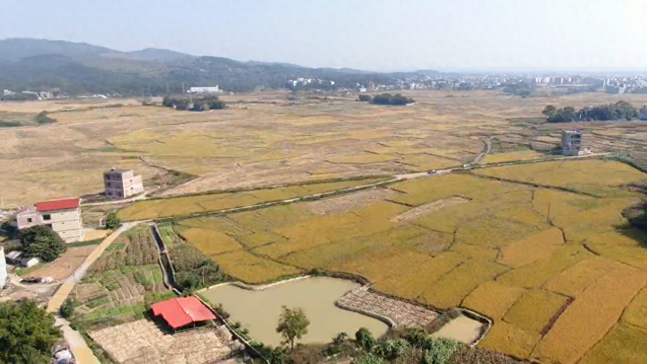 后山不雄伟朝山过于空旷很一般的屋场